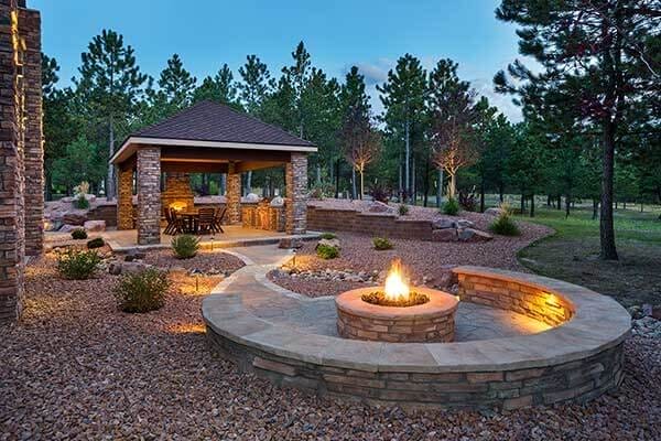 Fire Pits and Fireplaces Contractors