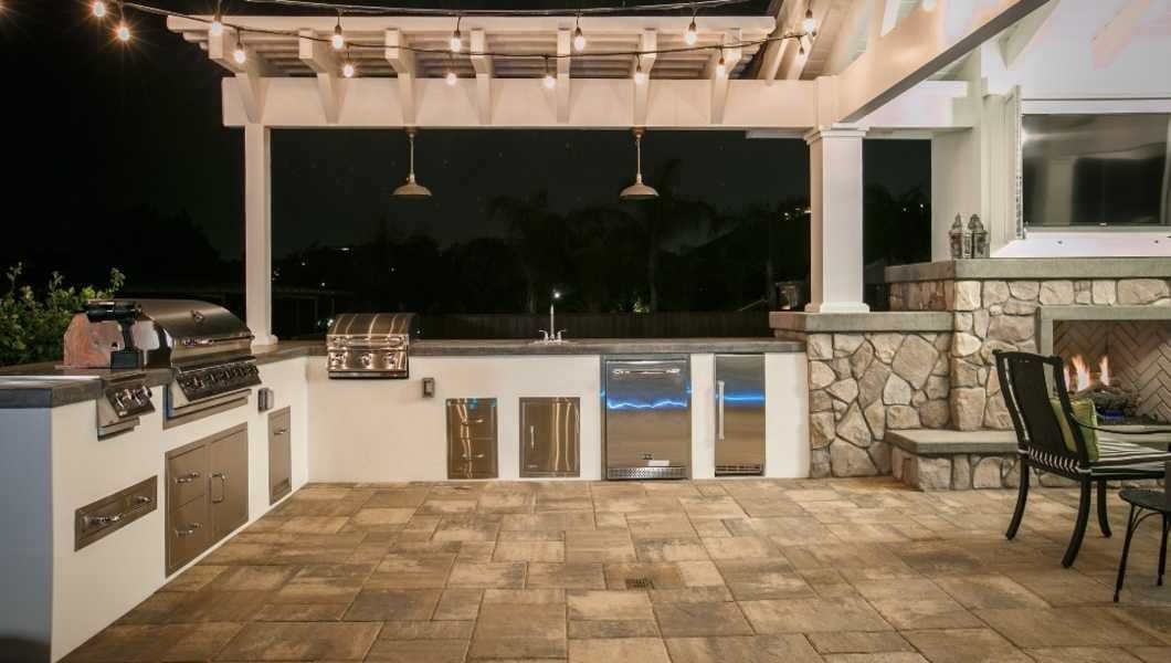 custom outdoor kitchen contractor 12